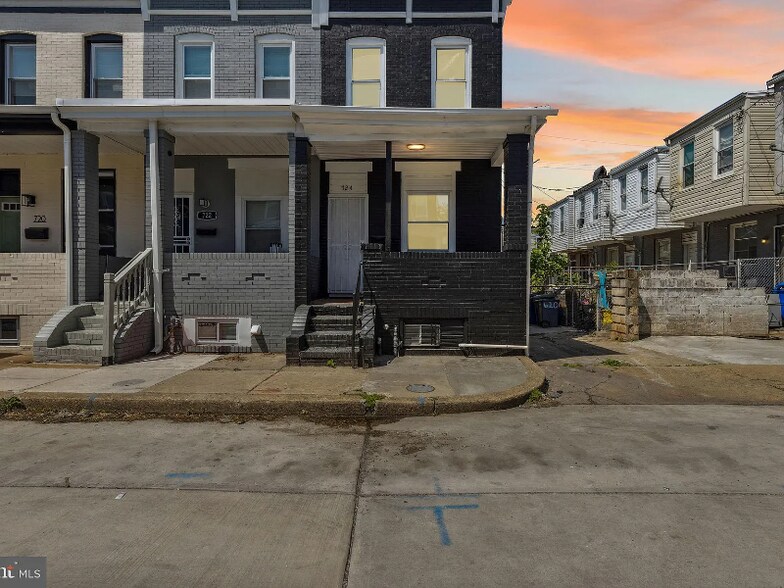 Building Photo - 724 N Curley St