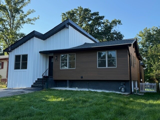 Primary Photo - 218 Elizabeth Ave
