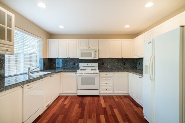 Building Photo - Quaint Carman Ridge Home in Lake Oswego