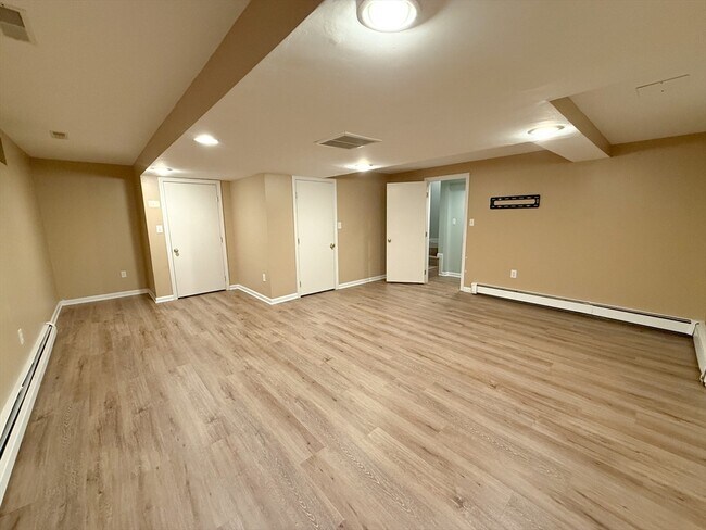 Building Photo - 4 Elliston Rd