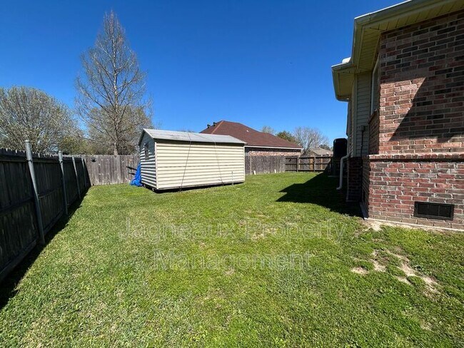 Building Photo - 416 Rue Canard