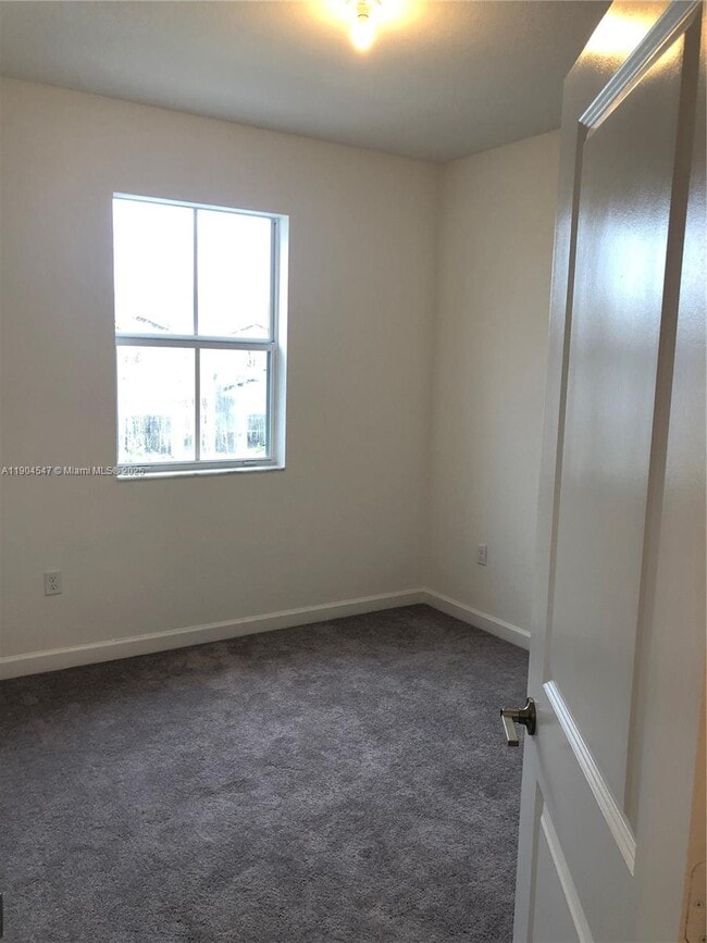 Building Photo - 2610 SE 13th St