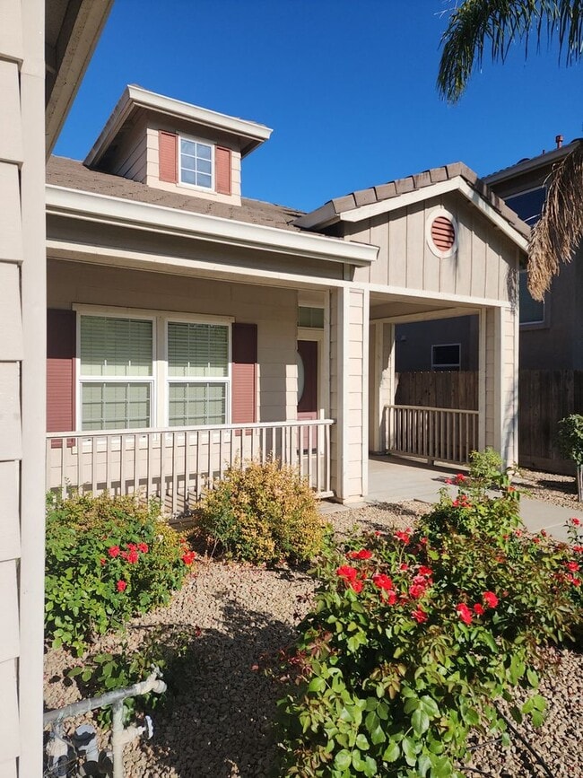 Building Photo - Turlock 4 Bedroom 2 bathroom home Near Chr...
