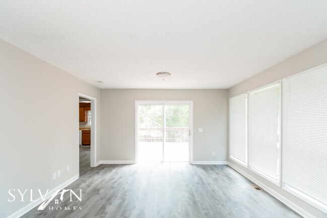 Building Photo - The living is easy in this 3 bedroom, 2 ba...