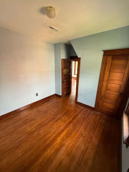 Building Photo - 280 3rd Ave