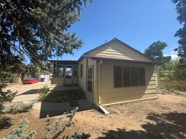 Building Photo - 930 20th Ave