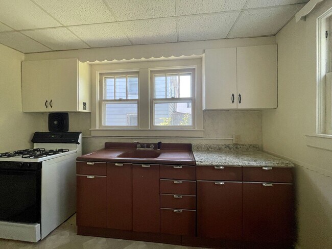Building Photo - Adorable 3 Bedroom Twin FOR RENT in Millville NJ $1600