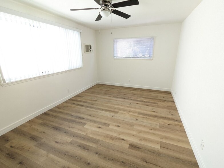 Building Photo - 1320 N Martel Ave
