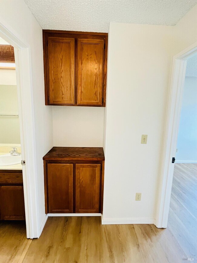 Building Photo - 111 Thresher Dr