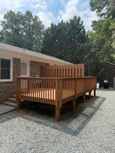Building Photo - 906 Midwood Dr