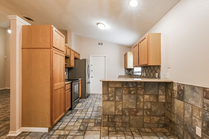 Building Photo - 1000 Country Cove Ct
