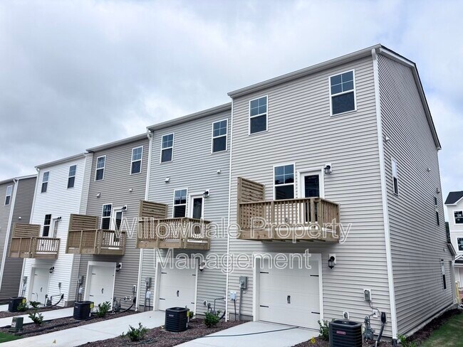 Building Photo - 4010 Silver Oak Ln