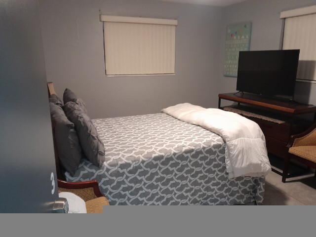 Master bedroom - 1136 NW 47th Ter