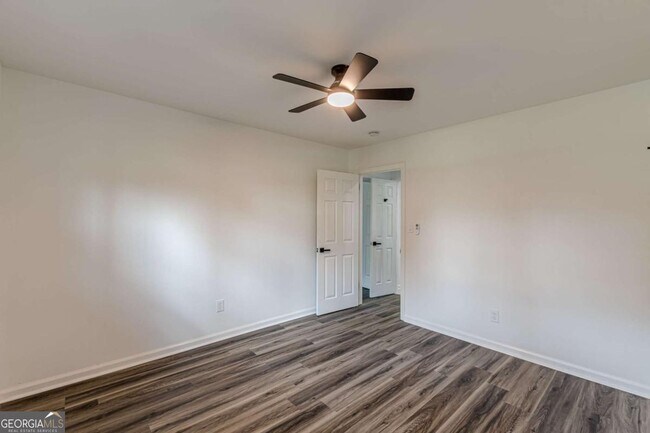 Building Photo - 2352 Glendale Dr