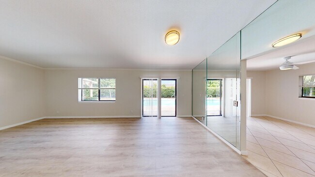 Building Photo - 609 White Water Dr