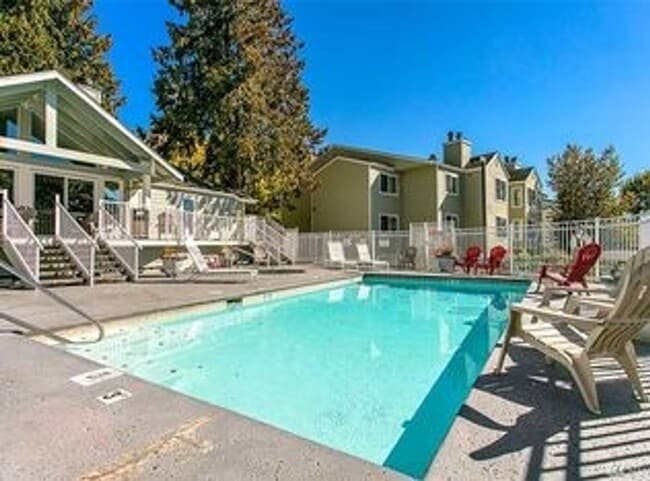 Building Photo - 2 Bed 1 Bath Condo Renton Highlands