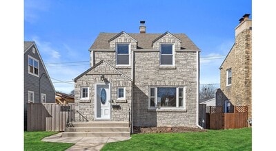 Building Photo - 3223 S 25th St