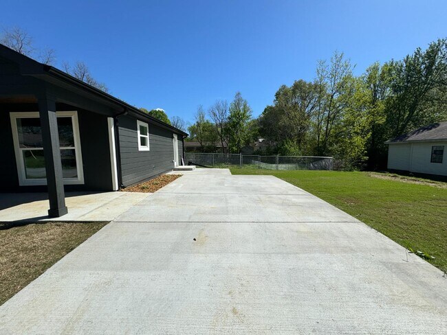 Building Photo - 2508 Vine St