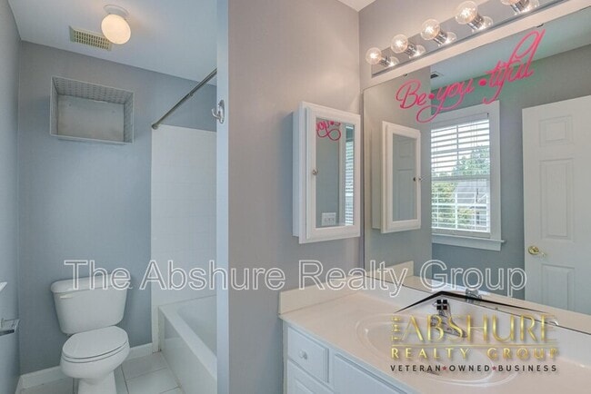 Building Photo - 1410 Fairfax Woods Dr