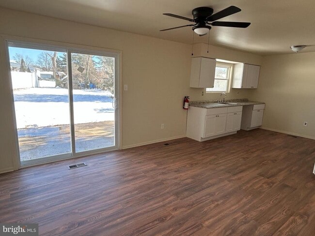 Building Photo - 60 Stonegate Dr