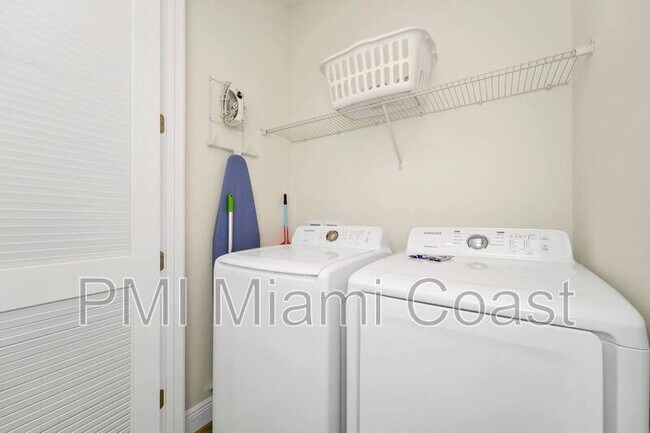 Building Photo - 2960 Salted Rim Rd