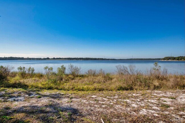 Building Photo - 303 SE Gilliland Rd