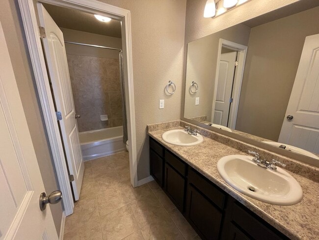 Building Photo - BEAUTIFUL HOME OFF BLACK FOREST & WOODMEN!!