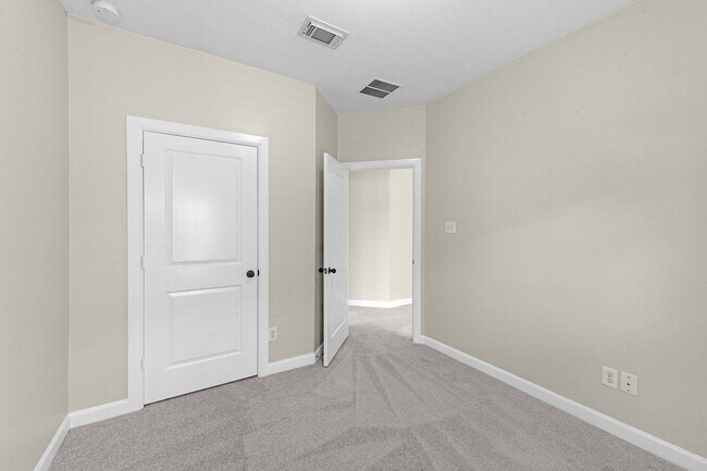 Building Photo - 4014 Pinecrest Hollow