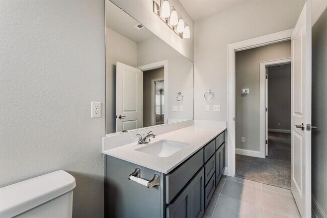 Building Photo - 157 Riverhill Dr