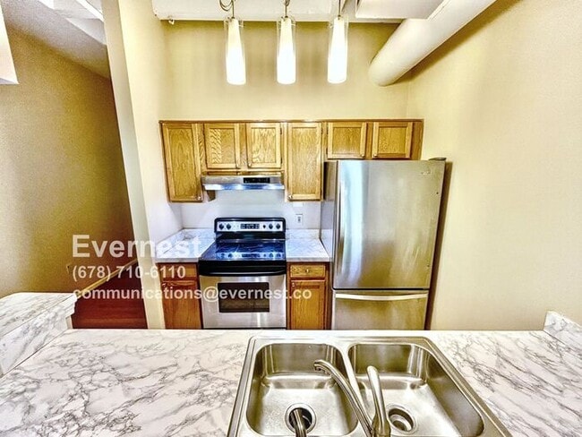 Building Photo - Cozy 1-Bedroom Condo with Convenient Acces...