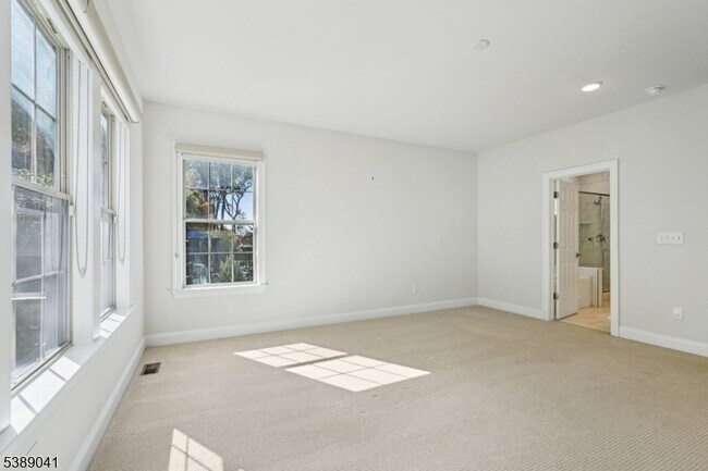 Building Photo - 12 Hilltop Dr