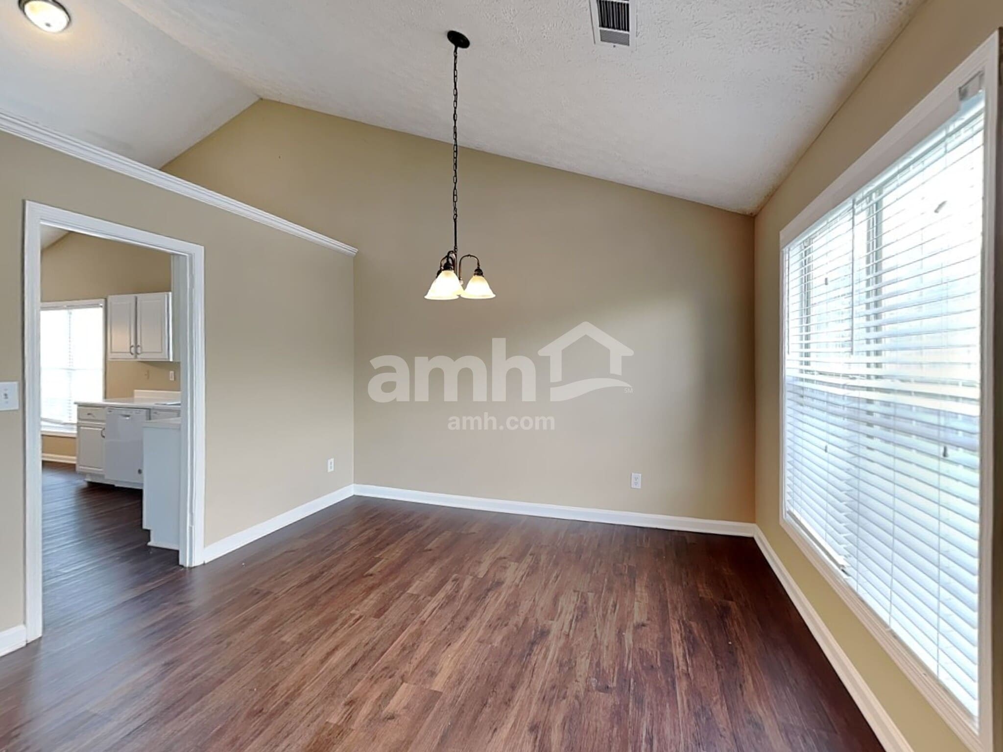 Building Photo - 1545 Maple Pointe Ct