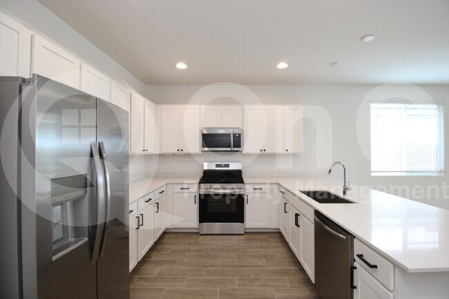 Building Photo - 23097 E Saddle Way