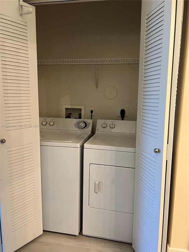 Building Photo - 1919 Van Buren St