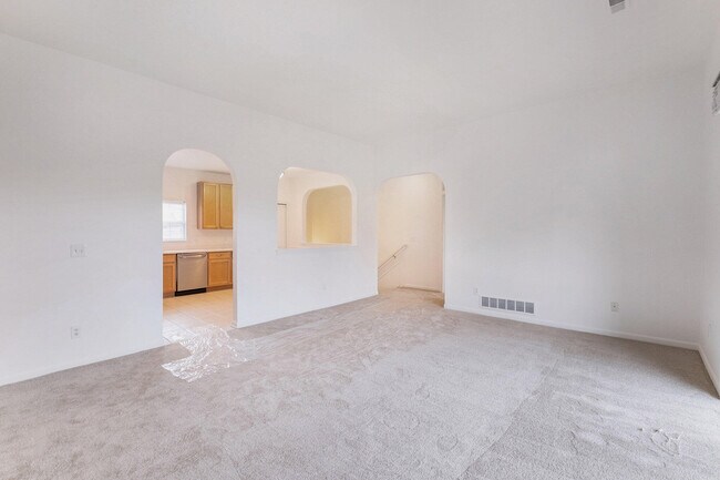 Building Photo - 2925 N Knightsbridge Cir
