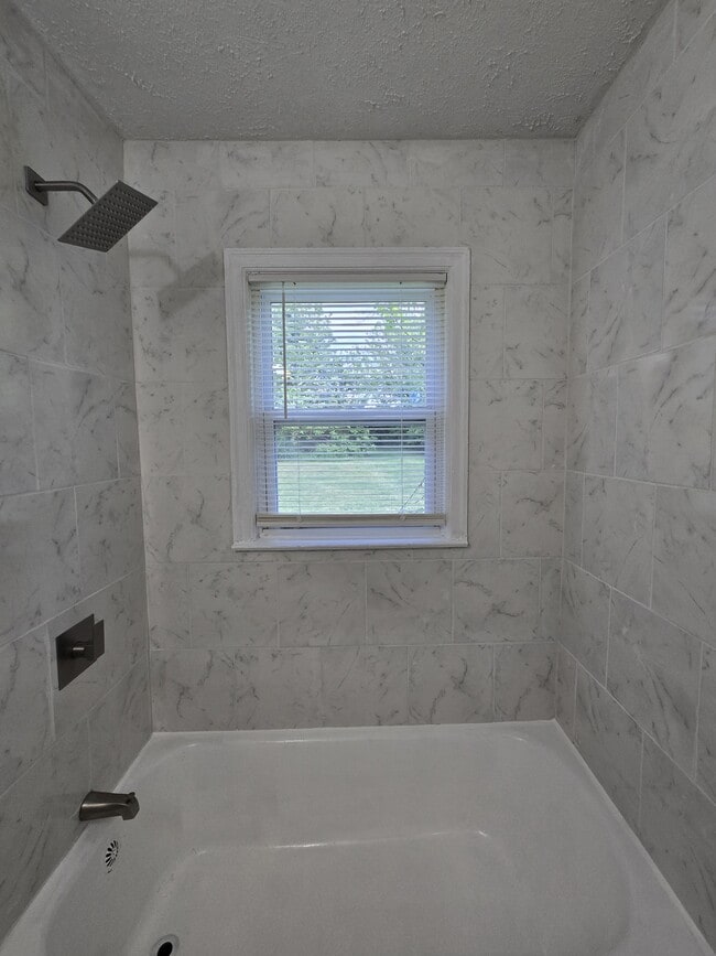 Building Photo - 1040 N Volutsia