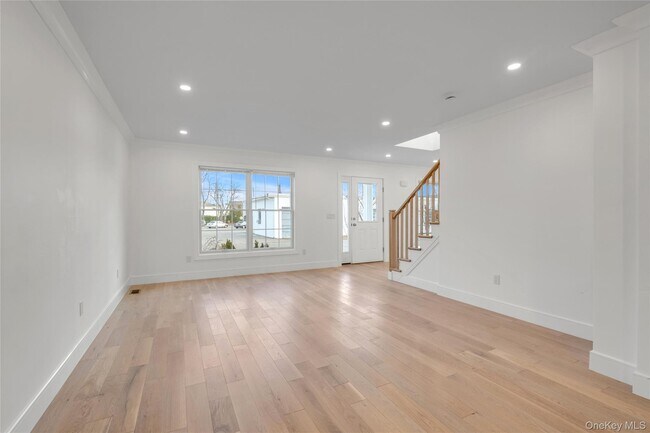 Building Photo - 1 Manhasset Ave
