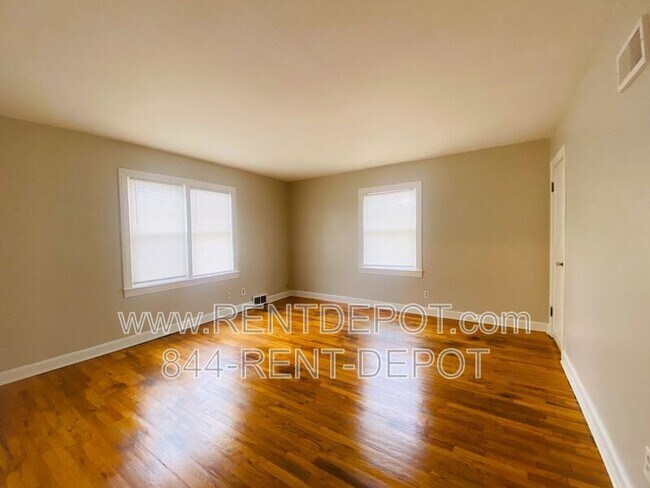 Building Photo - 629 S Harlan Ave