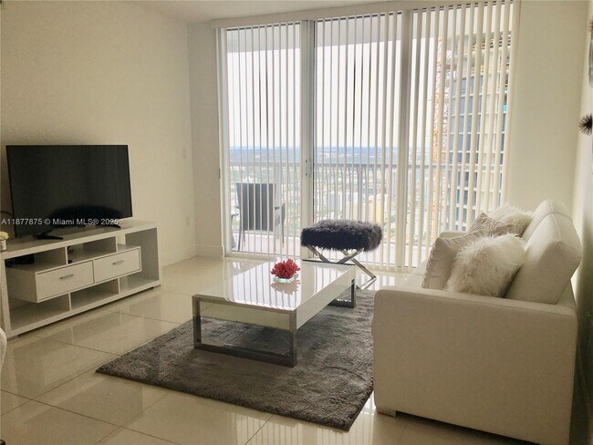 Building Photo - 1750 N Bayshore Dr