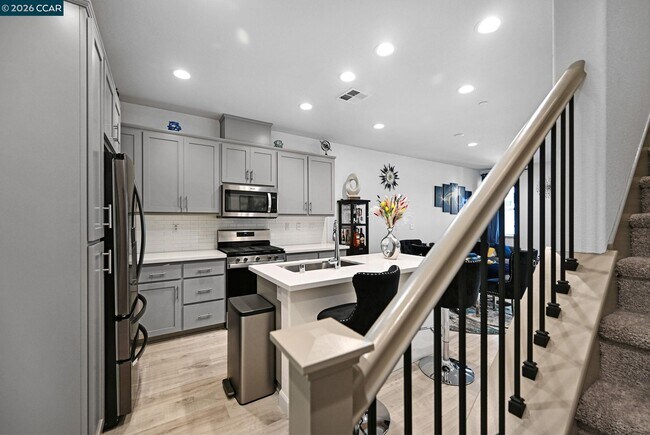 Building Photo - 296 Laurel Knoll Dr