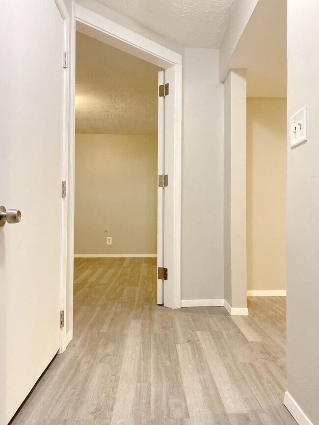 Building Photo - Millard 3 bed 2 bath $1900