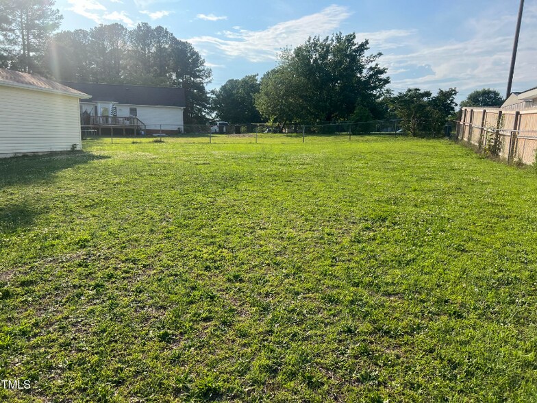 Building Photo - 404 Cardinal Dr