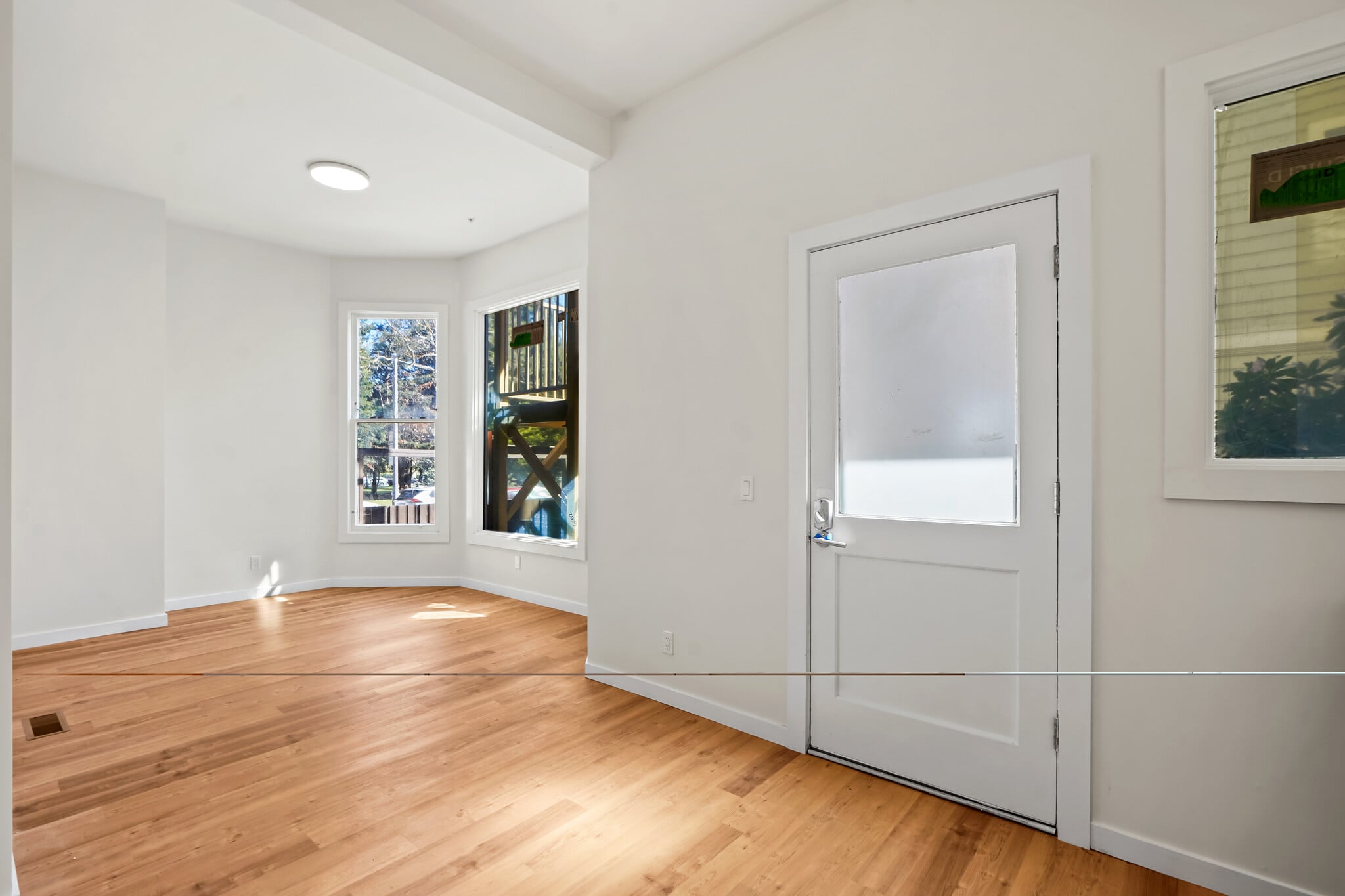 Building Photo - 1387 Oak St