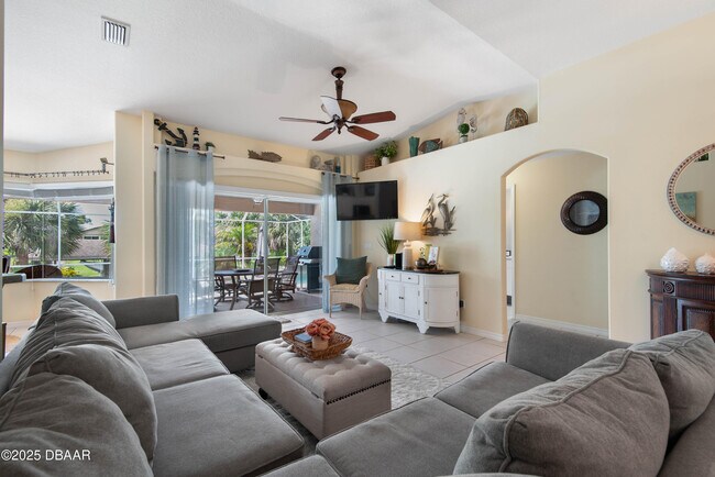 Building Photo - 15 Coolidge Ct