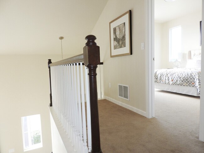 Building Photo - Central Park Town Home for Rent!