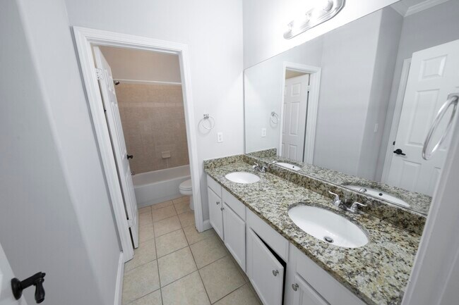 Building Photo - 964 Hank Aaron Dr SE