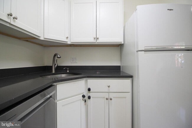 Building Photo - 1511 S George Mason Dr