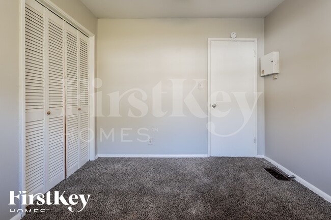 Building Photo - 3085 Piper Dr