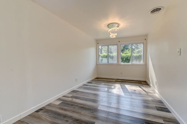 Building Photo - 695 Hargrove Ln