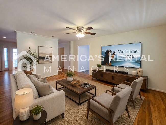 Building Photo - Newly Renovated and Ready for Move In!